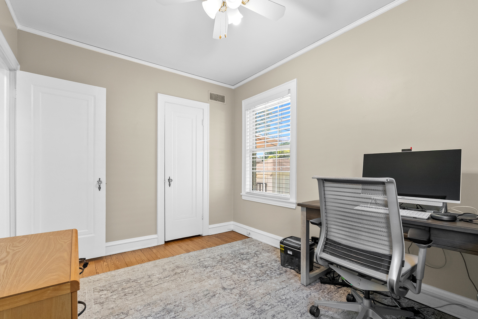 562 S Poplar Avenue, Elmhurst, IL 60126