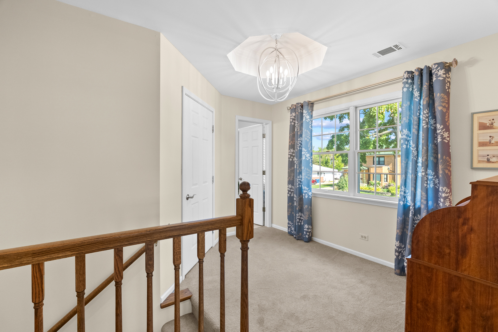 562 S Poplar Avenue, Elmhurst, IL 60126