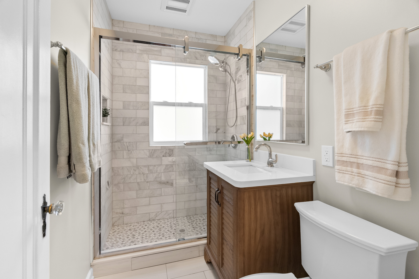 562 S Poplar Avenue, Elmhurst, IL 60126