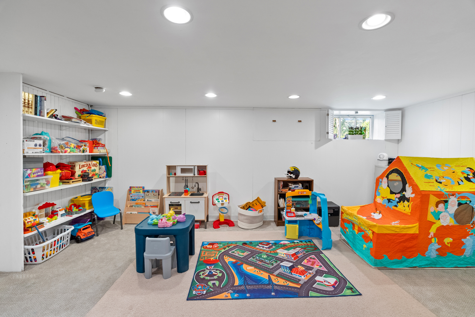 562 S Poplar Avenue, Elmhurst, IL 60126