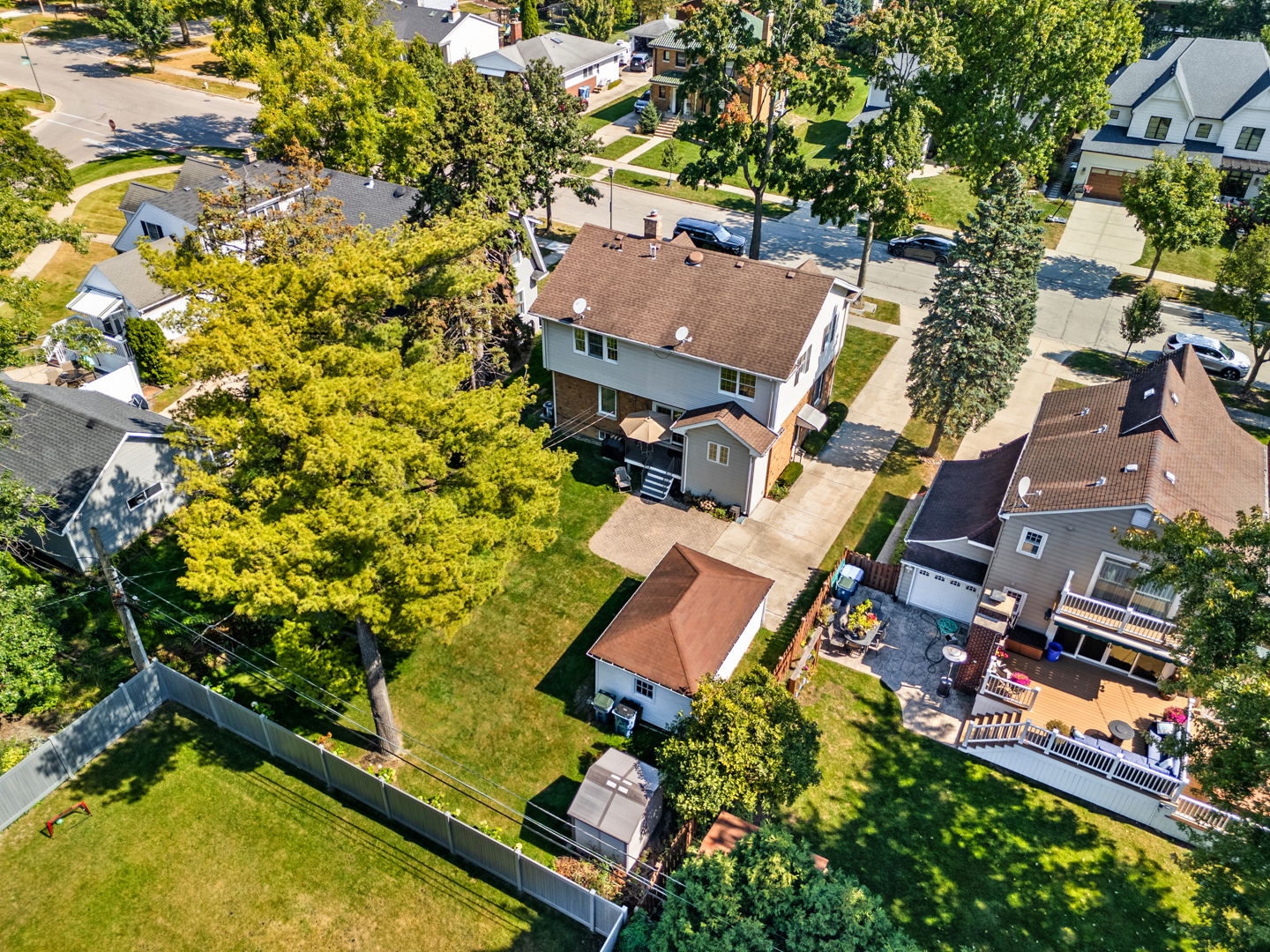 562 S Poplar Avenue, Elmhurst, IL 60126