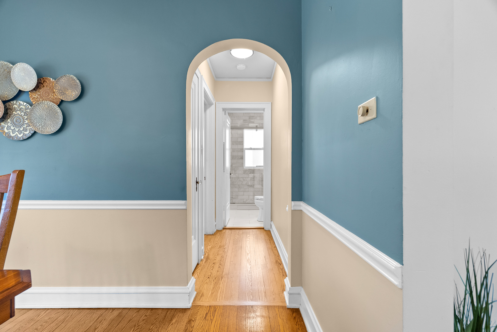 562 S Poplar Avenue, Elmhurst, IL 60126