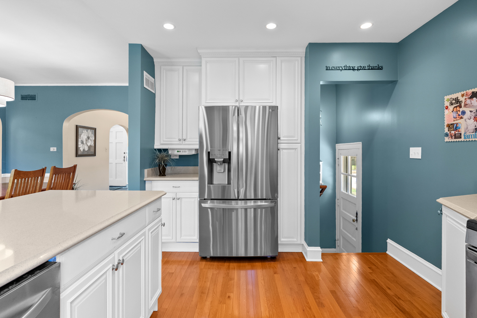 562 S Poplar Avenue, Elmhurst, IL 60126