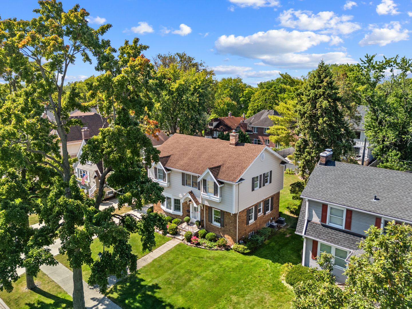 562 S Poplar Avenue, Elmhurst, IL 60126