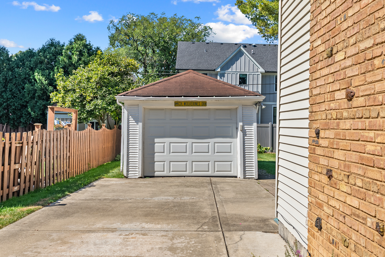 562 S Poplar Avenue, Elmhurst, IL 60126