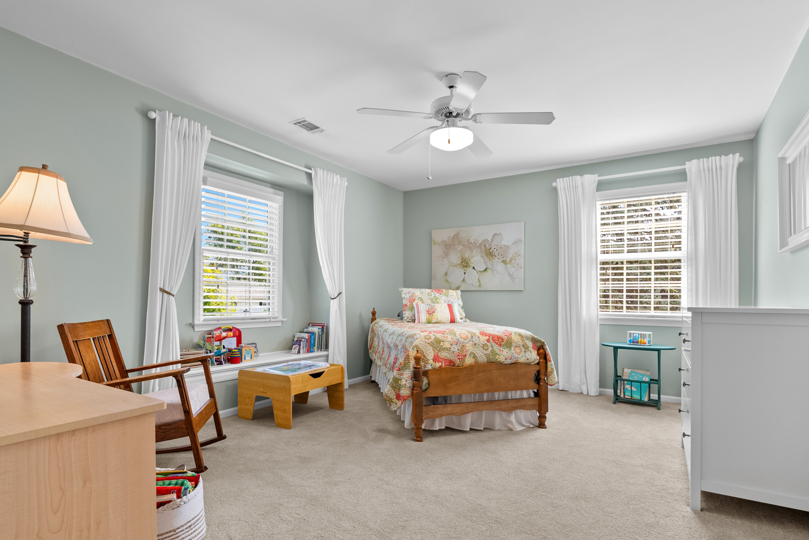 562 S Poplar Avenue, Elmhurst, IL 60126