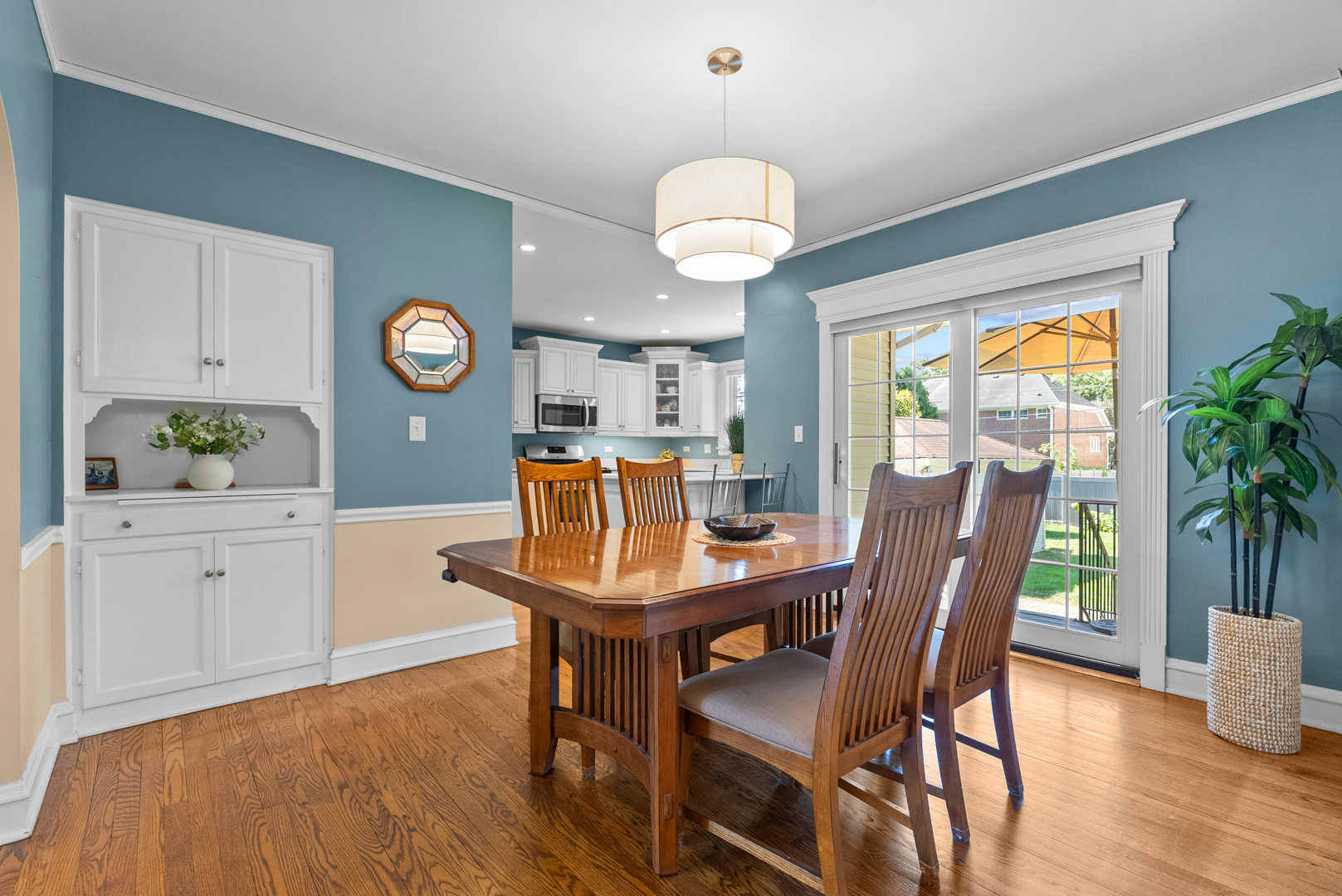 562 S Poplar Avenue, Elmhurst, IL 60126