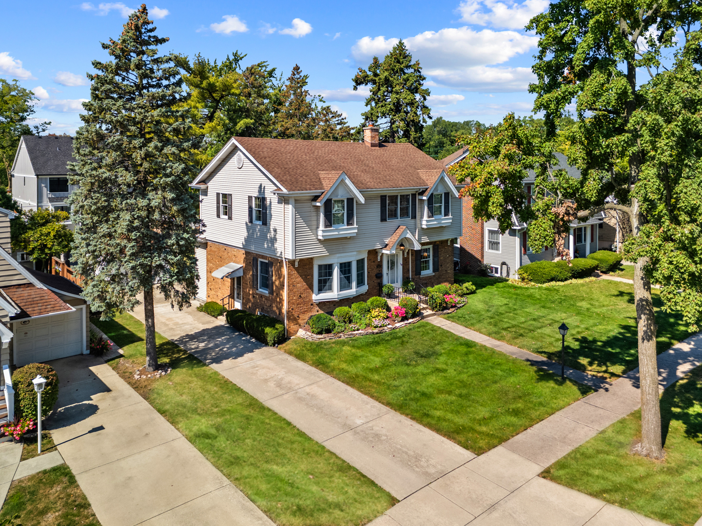 562 S Poplar Avenue, Elmhurst, IL 60126