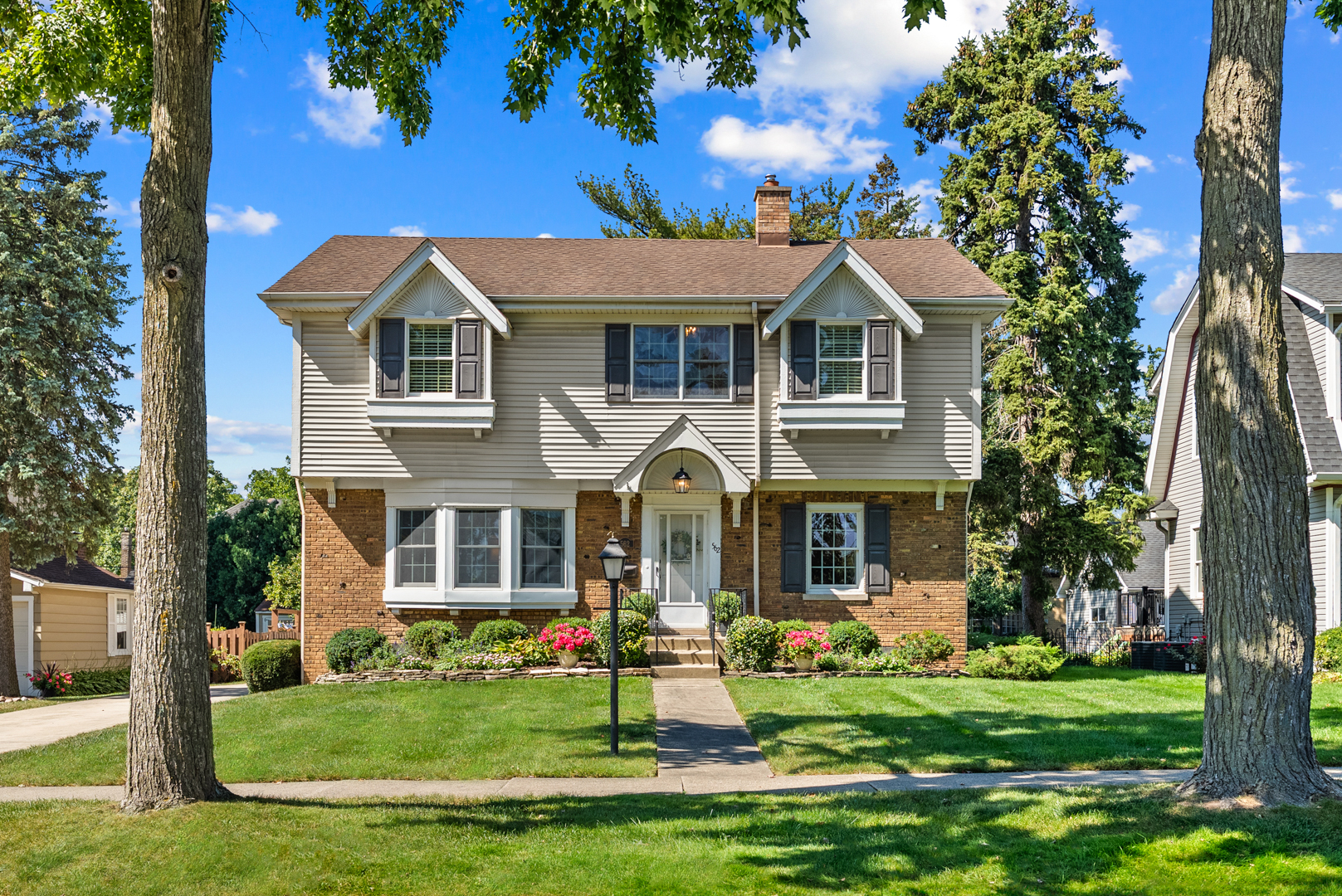 562 S Poplar Avenue, Elmhurst, IL 60126