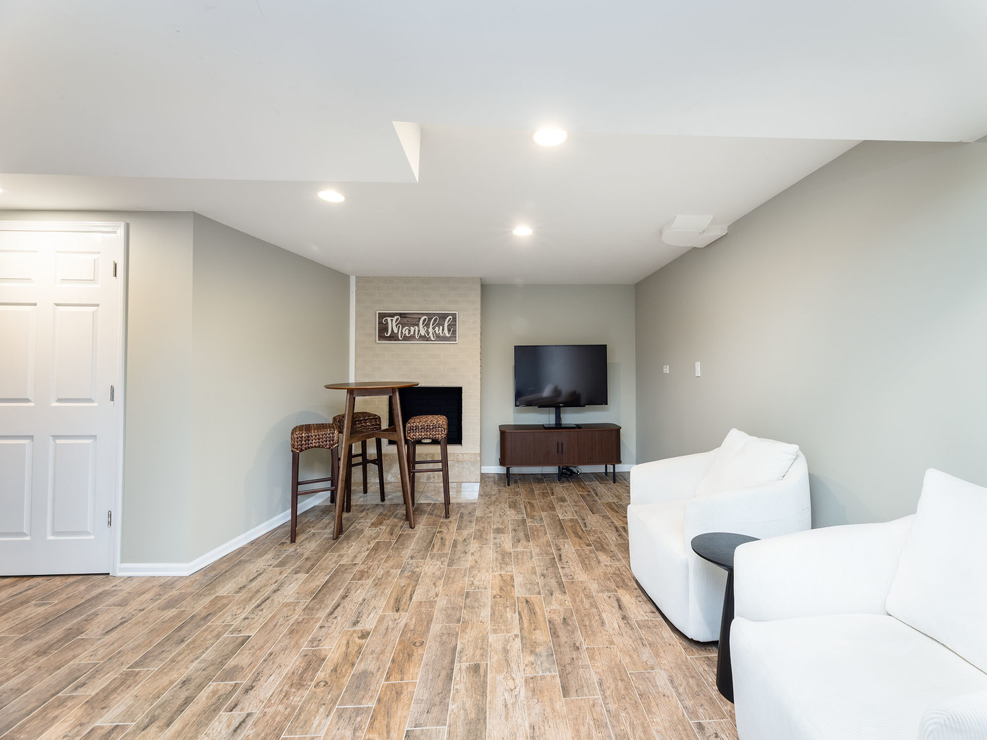 358 E Saint Charles Road, Elmhurst, IL 60126