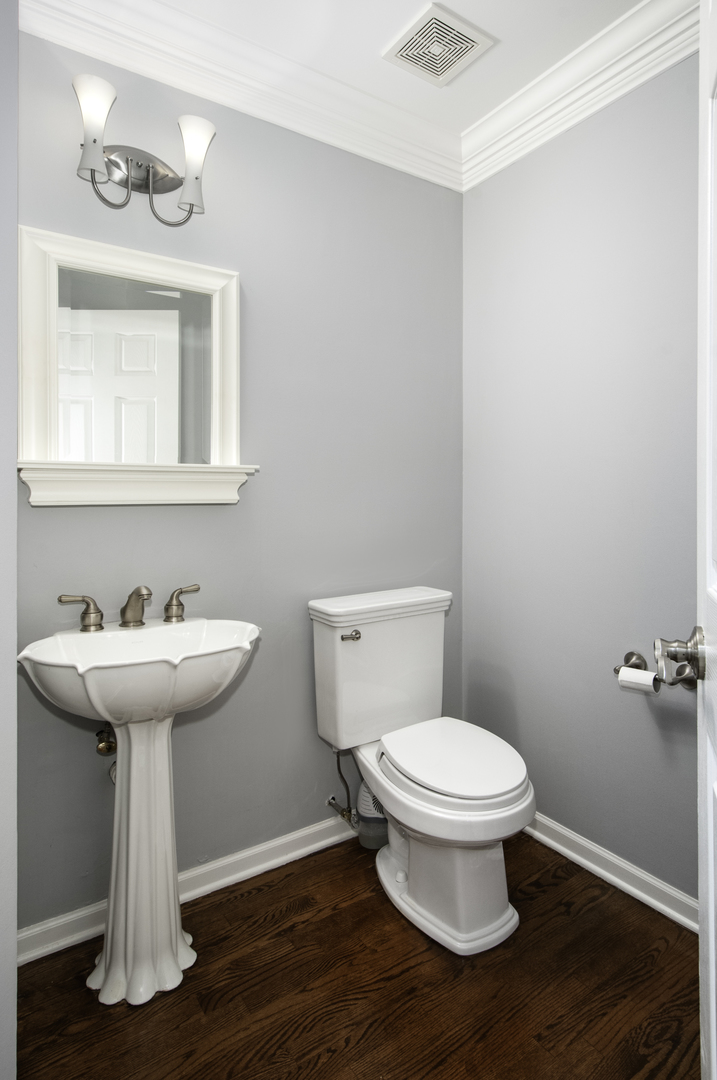 124 Fairway Drive, La Grange, IL 60525