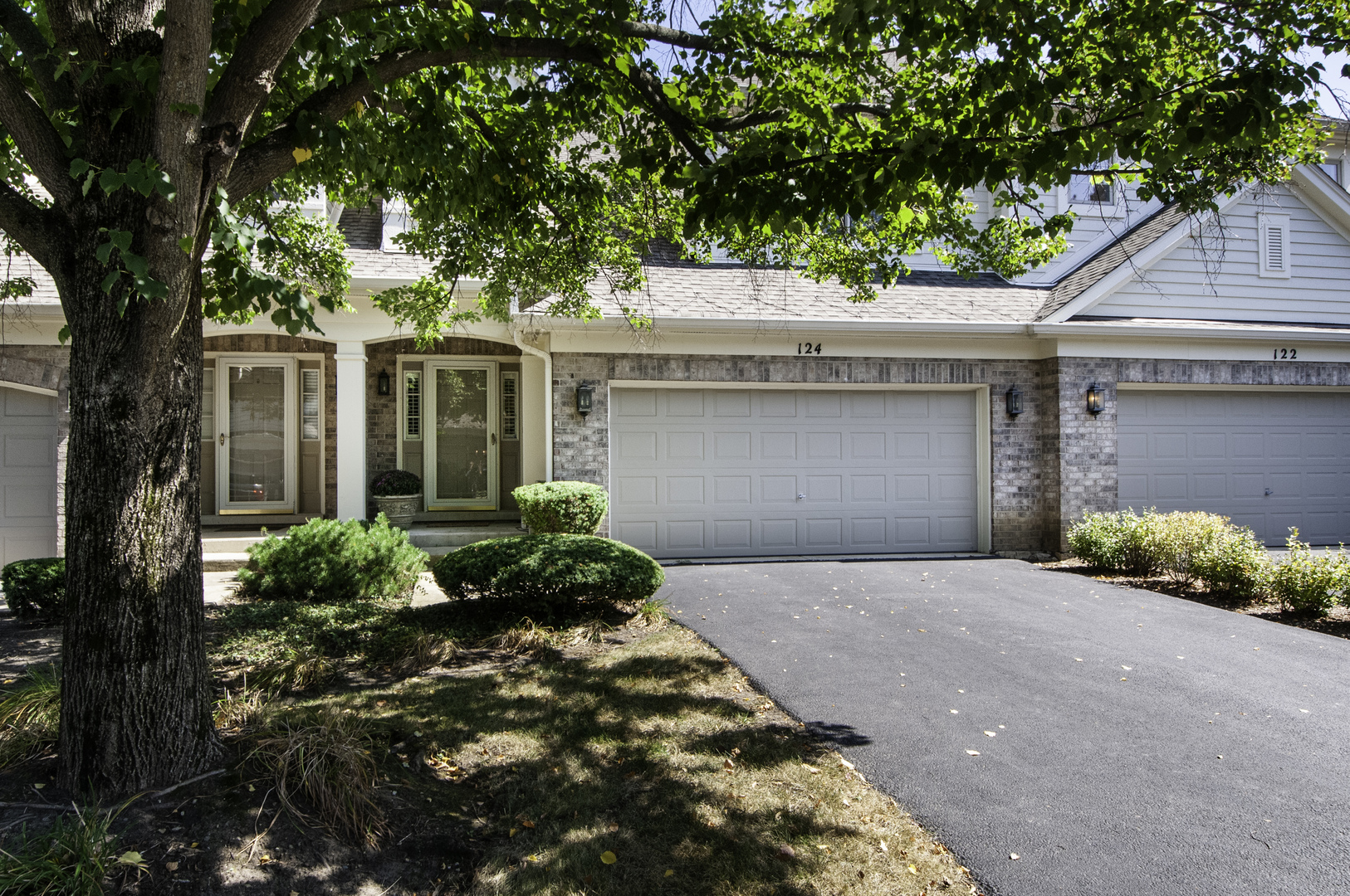 124 Fairway Drive, La Grange, IL 60525