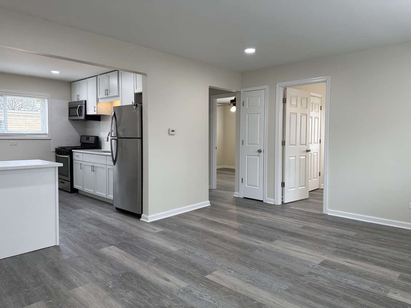 318 N 3rd Avenue #4, Des Plaines, IL 60016