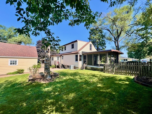 1323 Monroe Street, Lake In The Hills, IL 60156