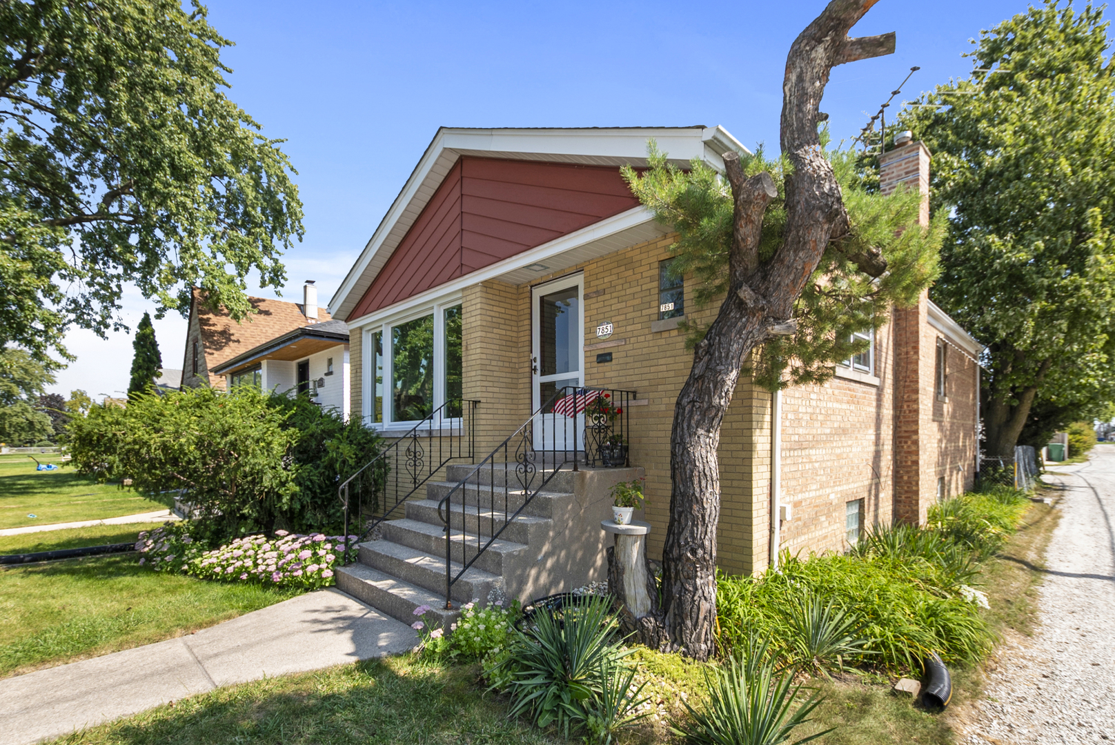 7851 Moody Avenue, Burbank, IL 60459