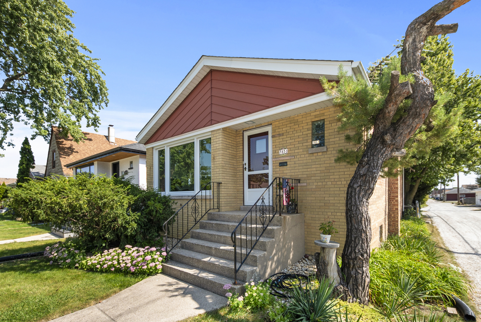 7851 Moody Avenue, Burbank, IL 60459