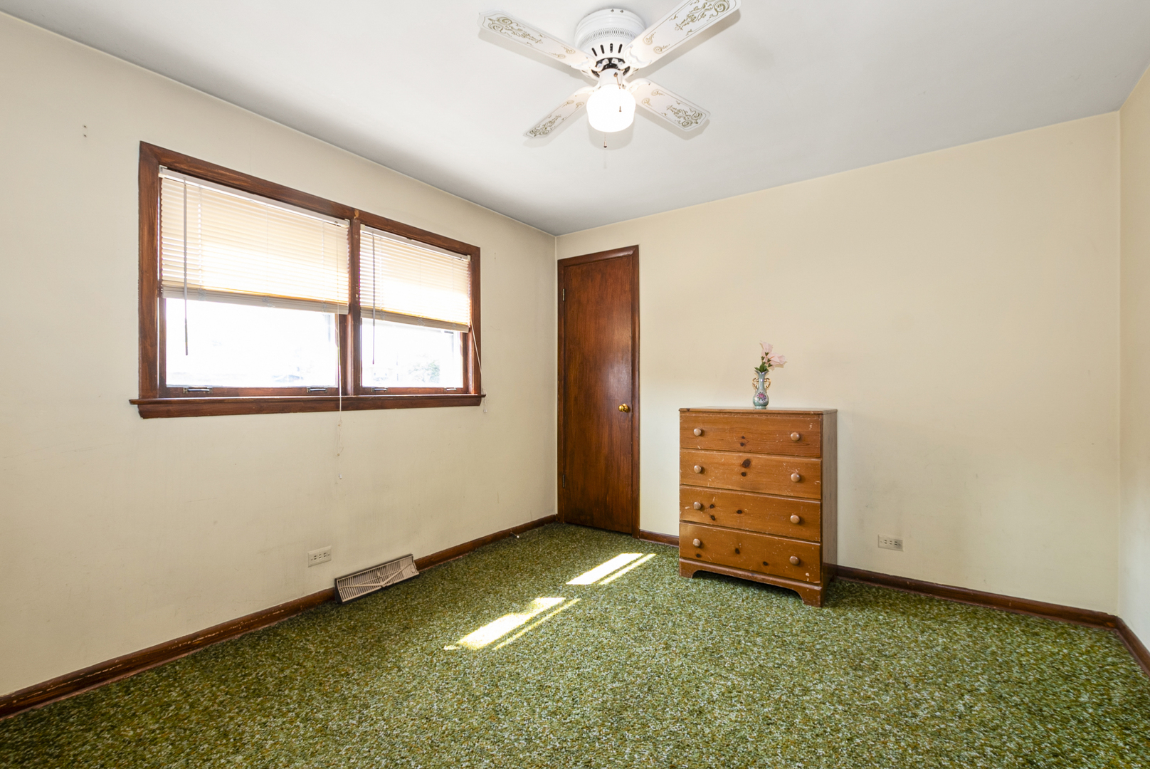 7851 Moody Avenue, Burbank, IL 60459