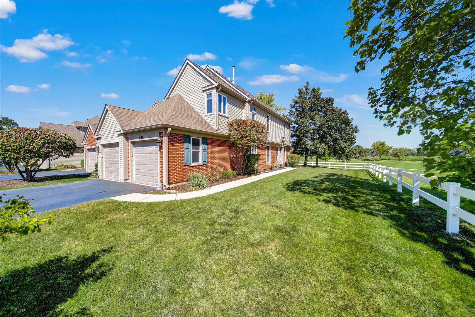 307 University Lane #A, Elk Grove Village, IL 60007