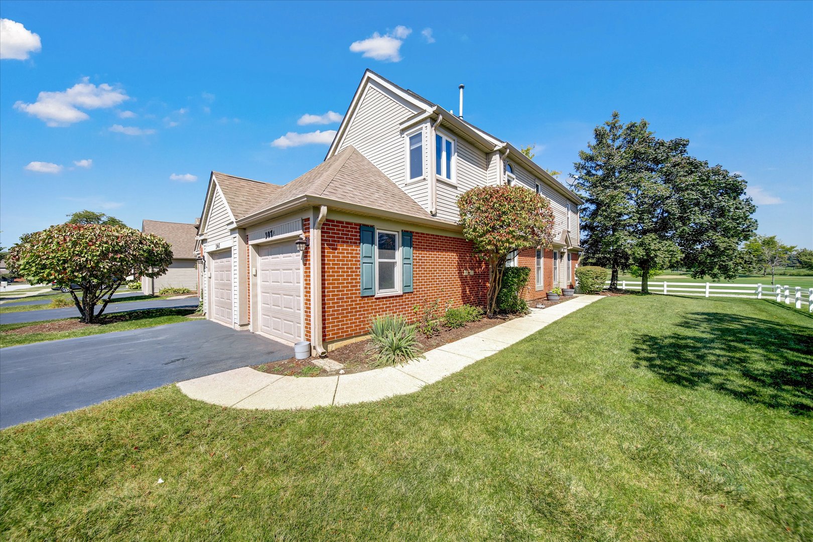 307 University Lane #A, Elk Grove Village, IL 60007