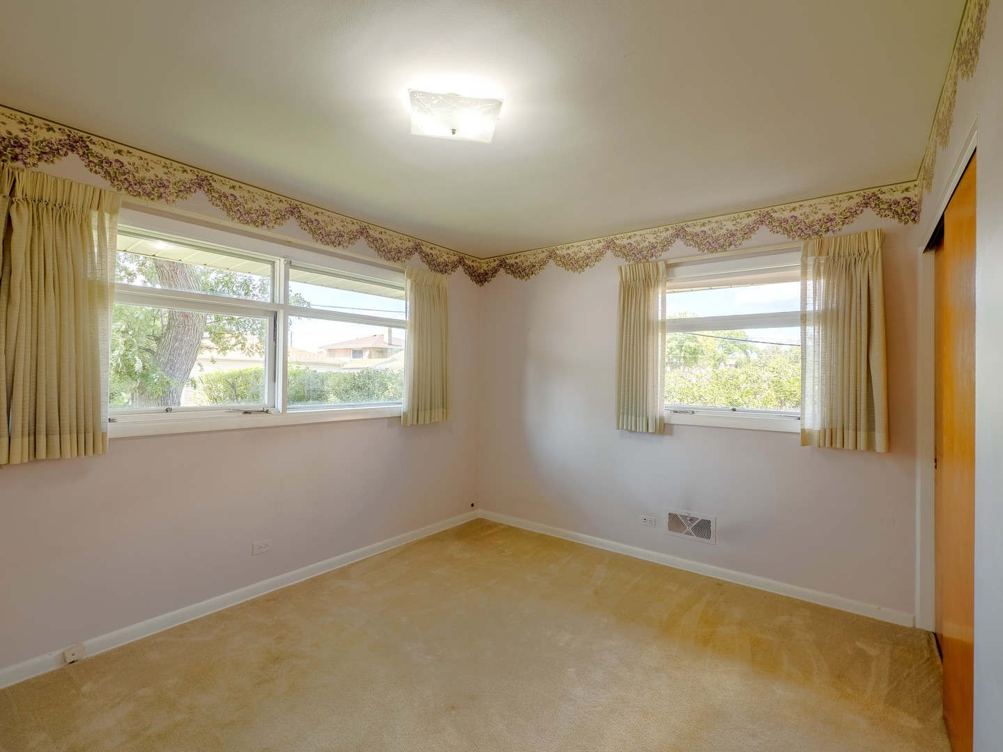 8748 N Olcott Avenue, Niles, IL 60714