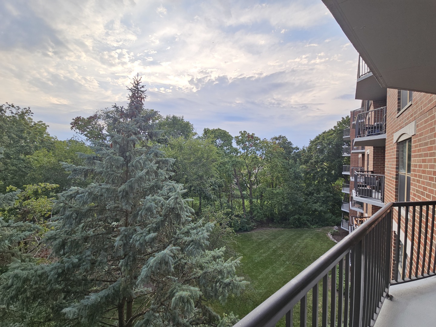 511 Aurora Avenue #414, Naperville, IL 60540