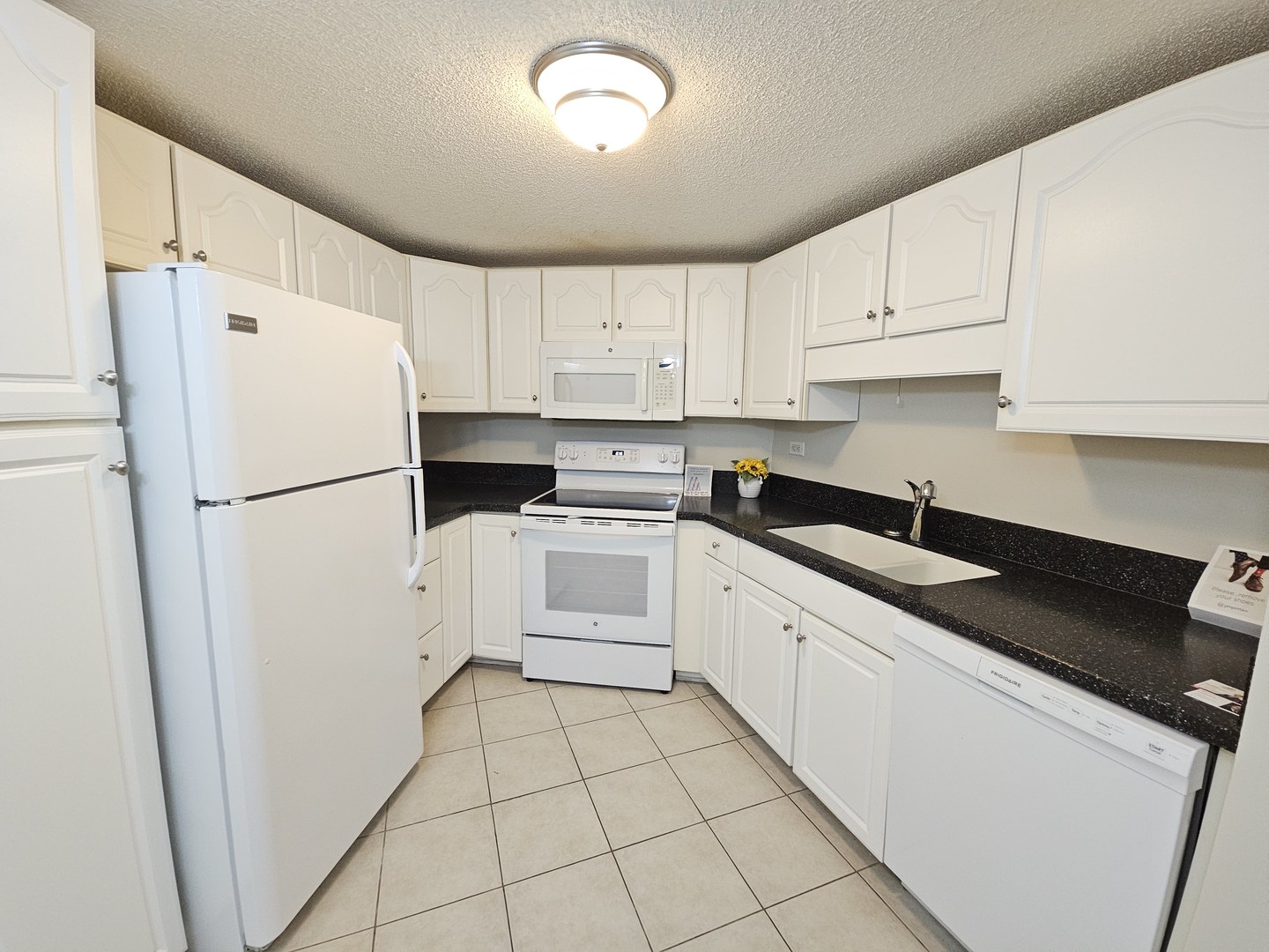 511 Aurora Avenue #414, Naperville, IL 60540
