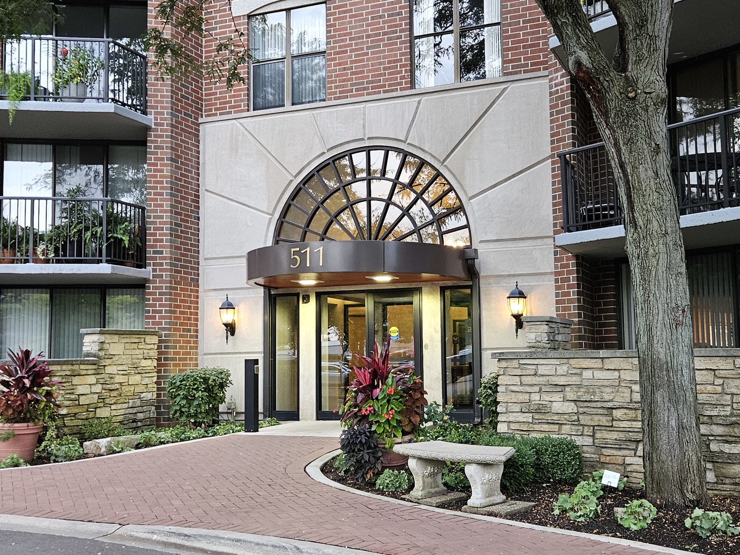 511 Aurora Avenue #414, Naperville, IL 60540