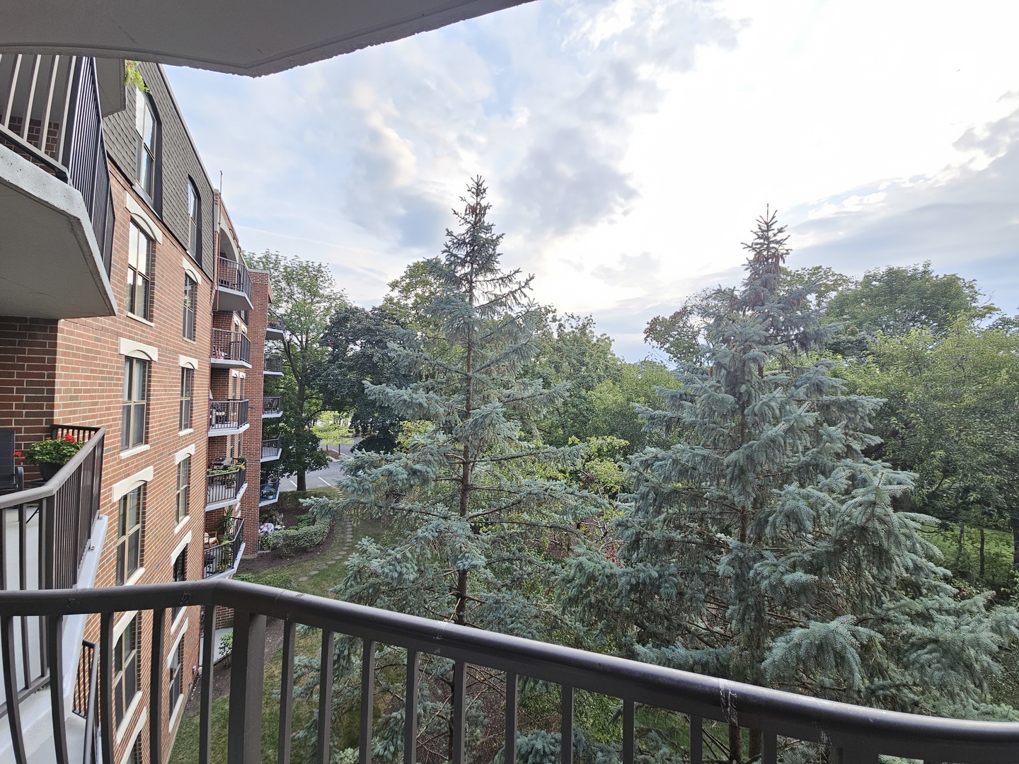 511 Aurora Avenue #414, Naperville, IL 60540