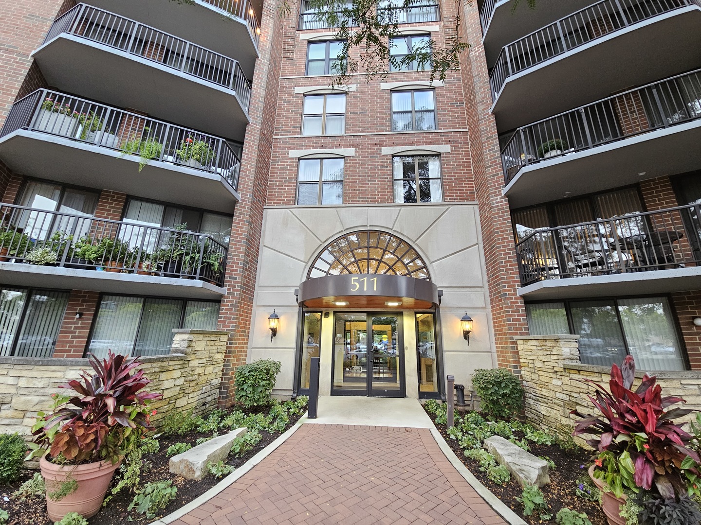 511 Aurora Avenue #414, Naperville, IL 60540
