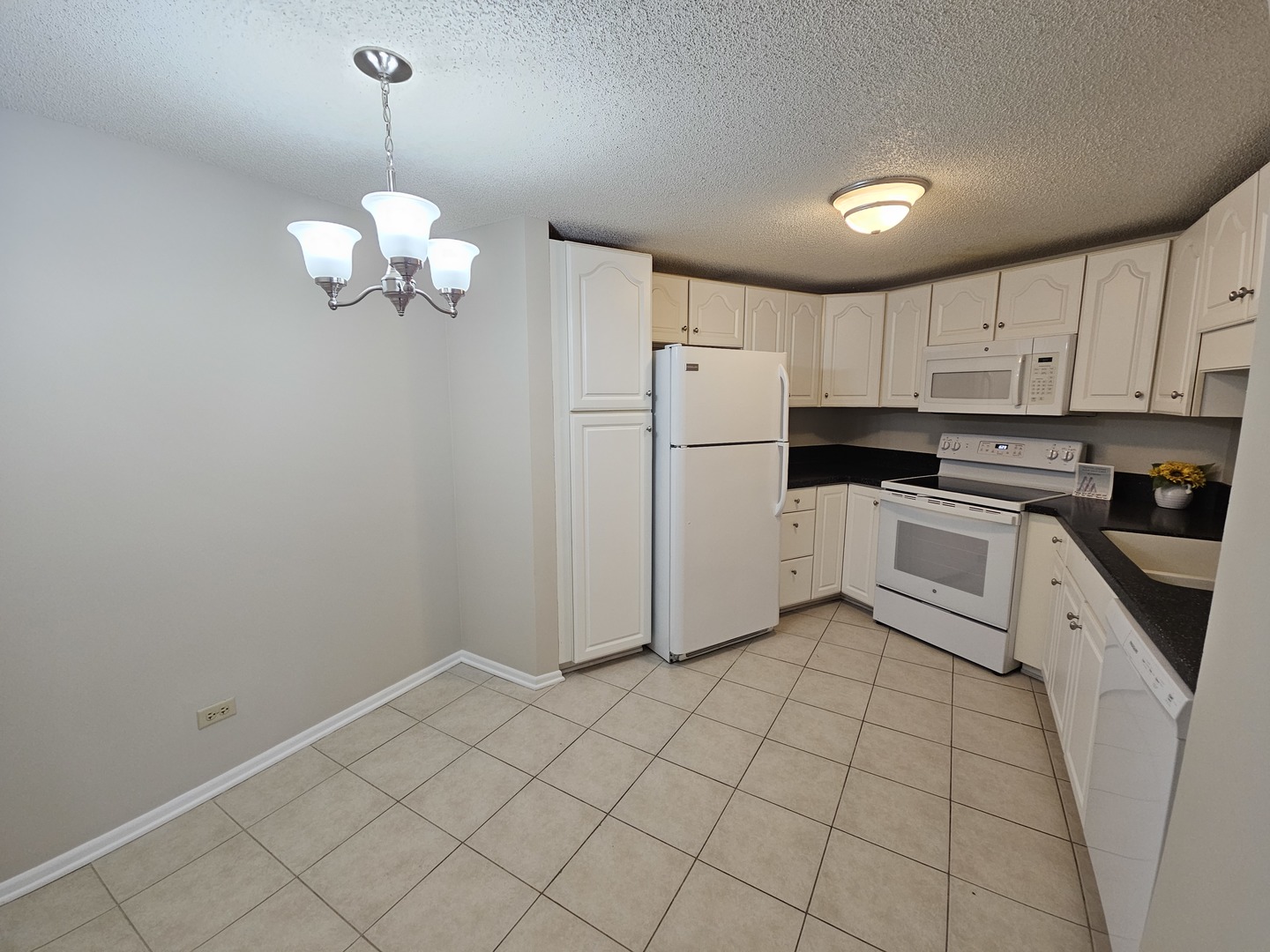 511 Aurora Avenue #414, Naperville, IL 60540