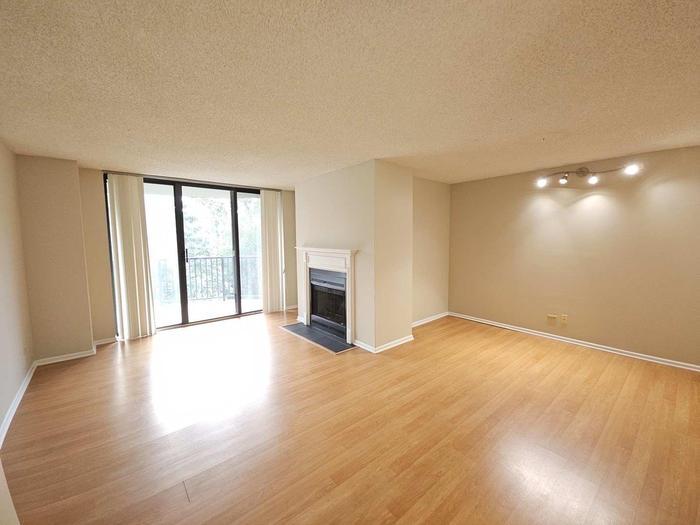 511 Aurora Avenue #414, Naperville, IL 60540