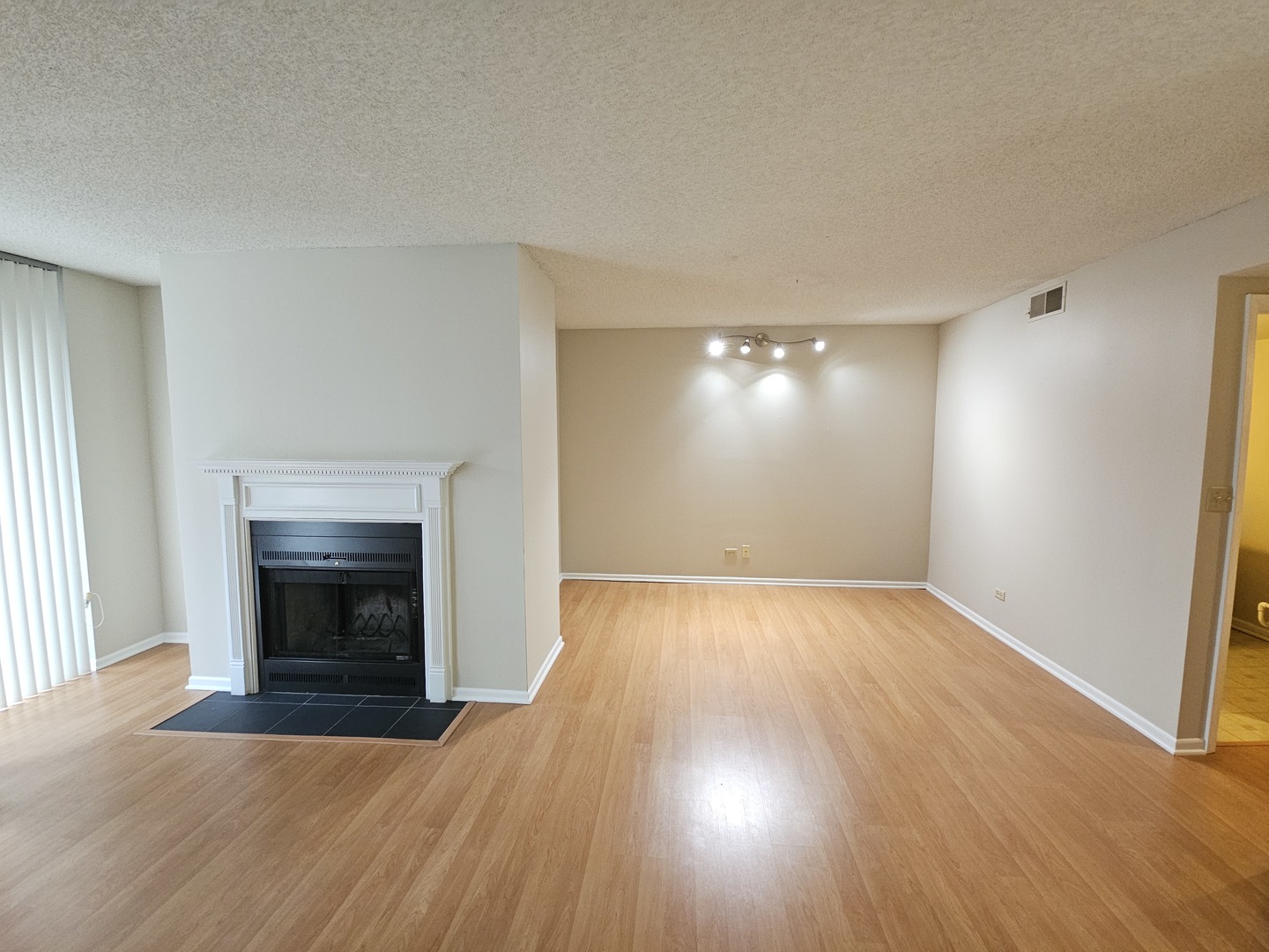 511 Aurora Avenue #414, Naperville, IL 60540