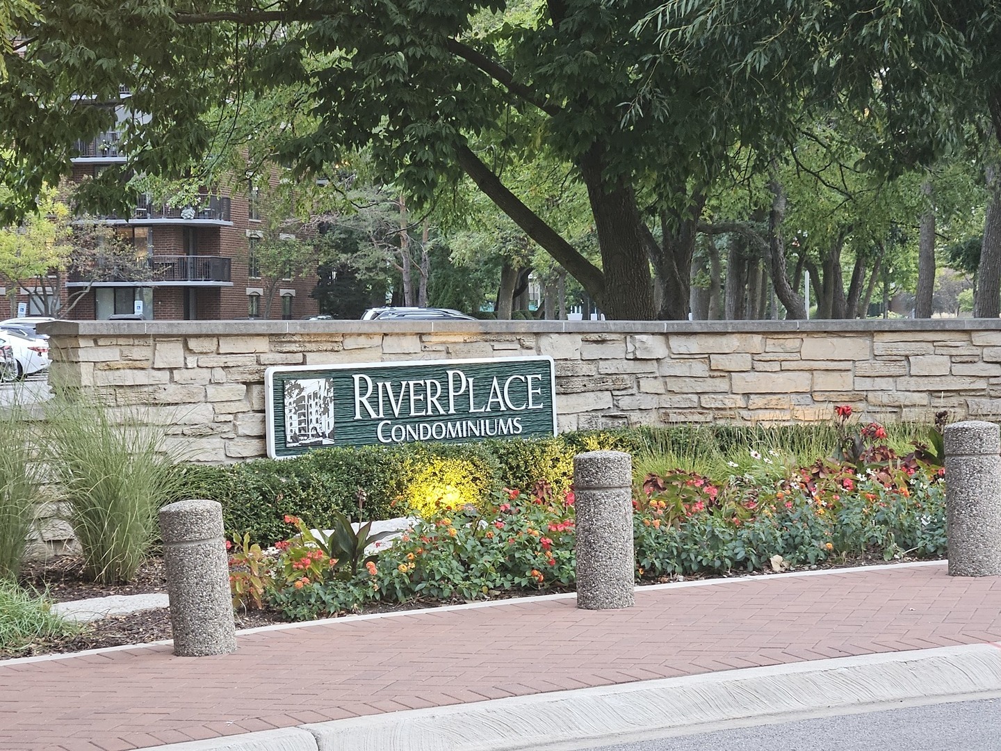 511 Aurora Avenue #414, Naperville, IL 60540