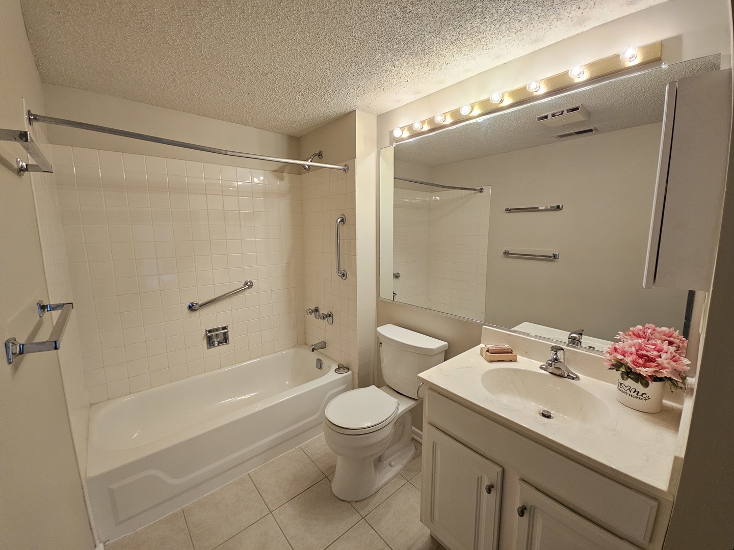 511 Aurora Avenue #414, Naperville, IL 60540