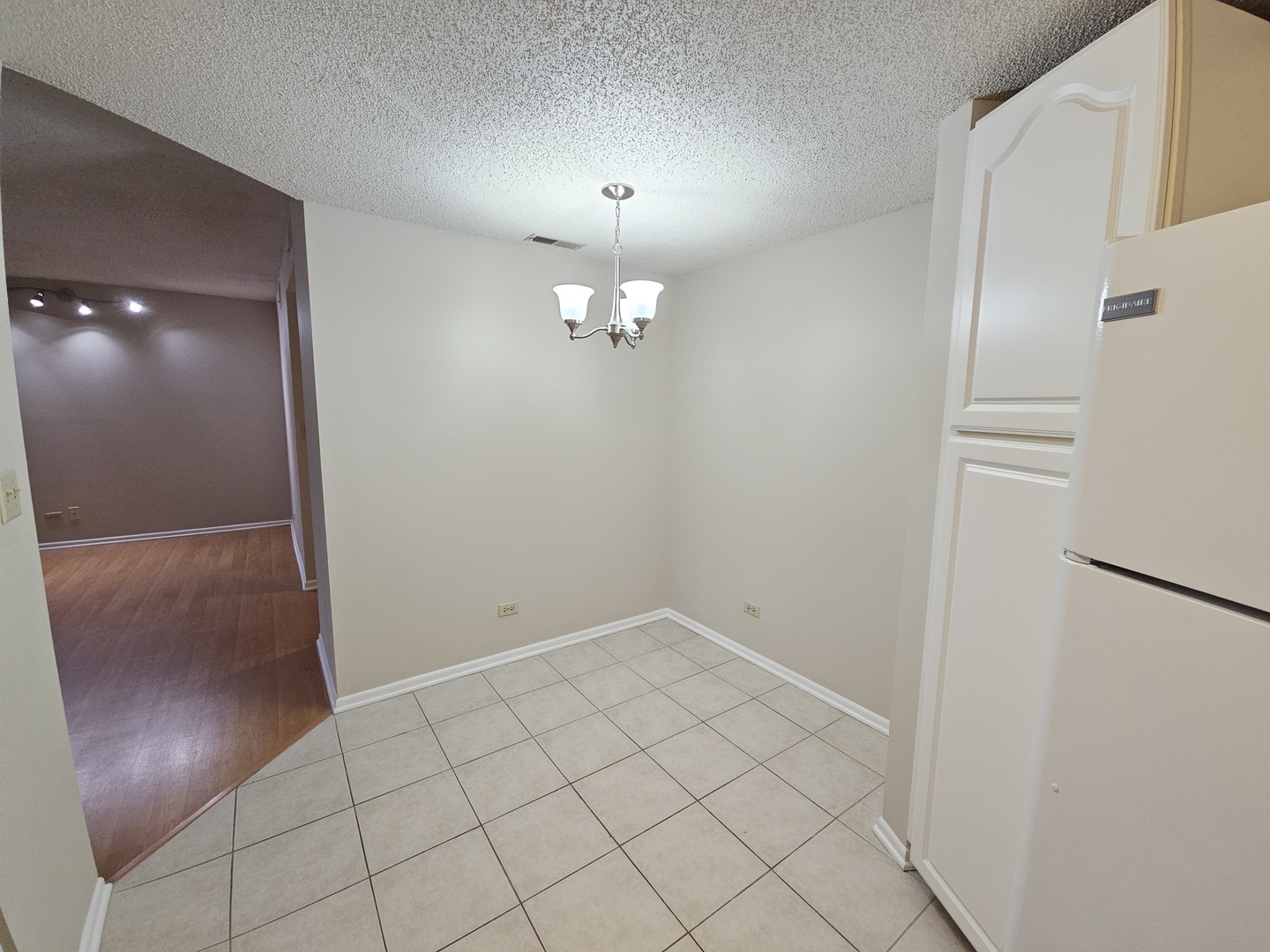 511 Aurora Avenue #414, Naperville, IL 60540