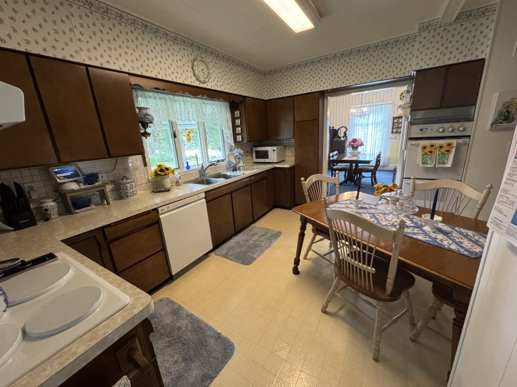 401 W 10th Street, Sterling, IL 61081