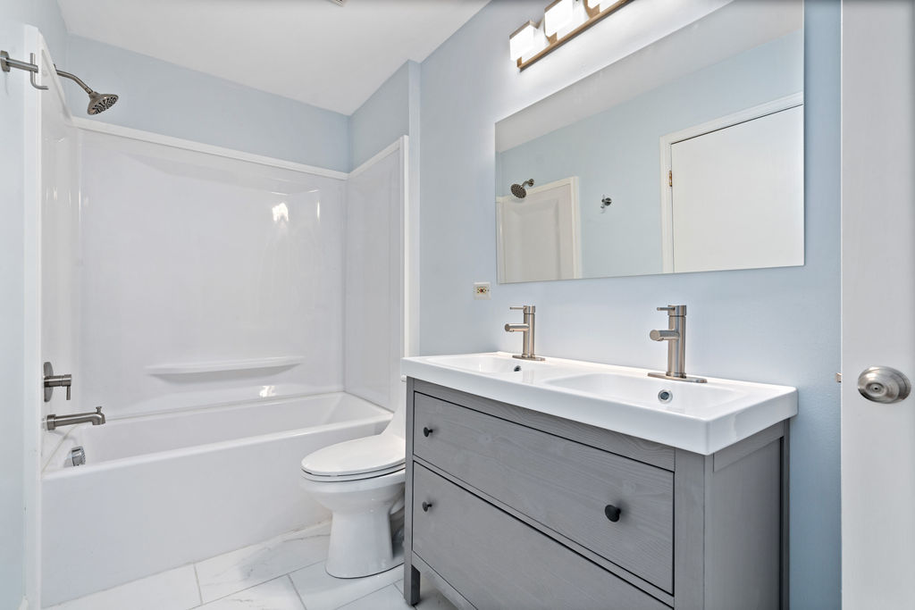 1940 Somerset Court, Romeoville, IL 60446