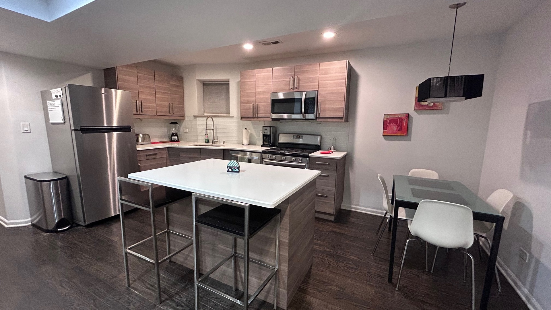 1123 W Addison Street, Chicago, IL 60613