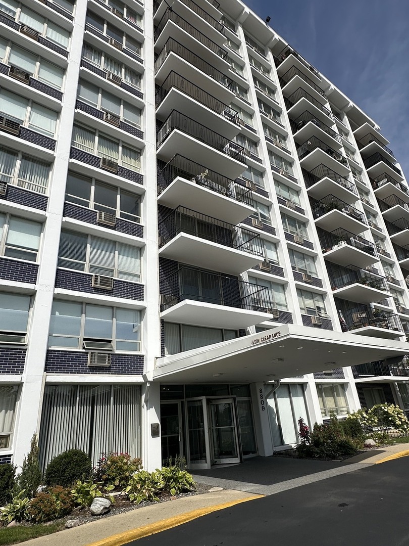 8809 W Golf Road #11F, Niles, IL 60714