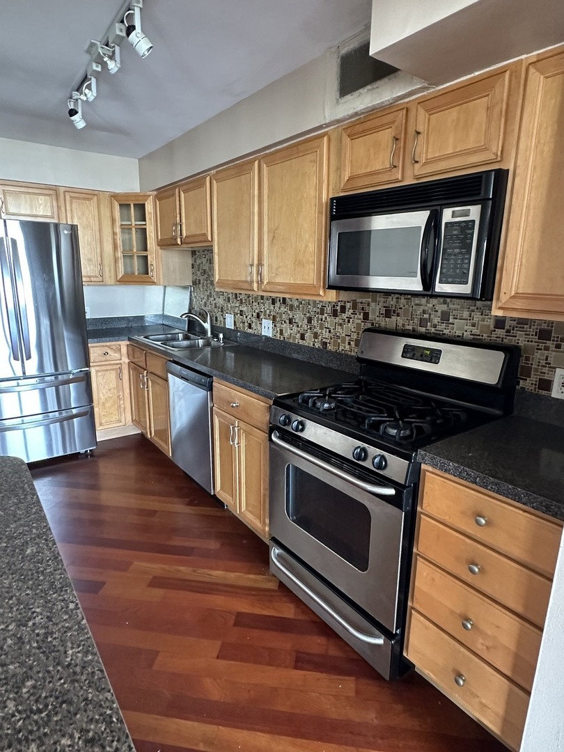 8809 W Golf Road #11F, Niles, IL 60714