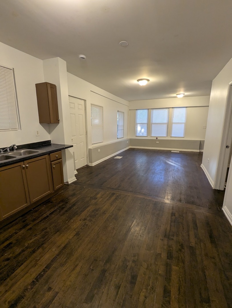 7414 S Colfax Avenue, Chicago, IL 60649