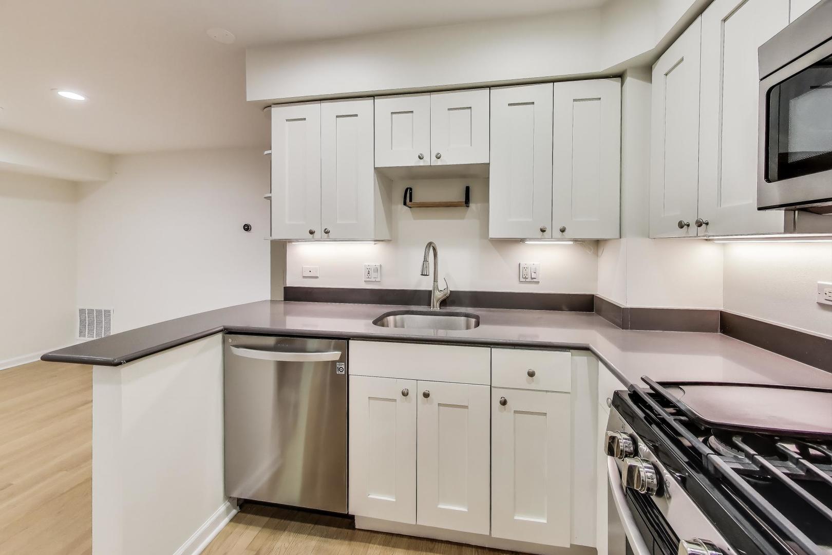 2045 N LARRABEE Street #7106, Chicago, IL 60614