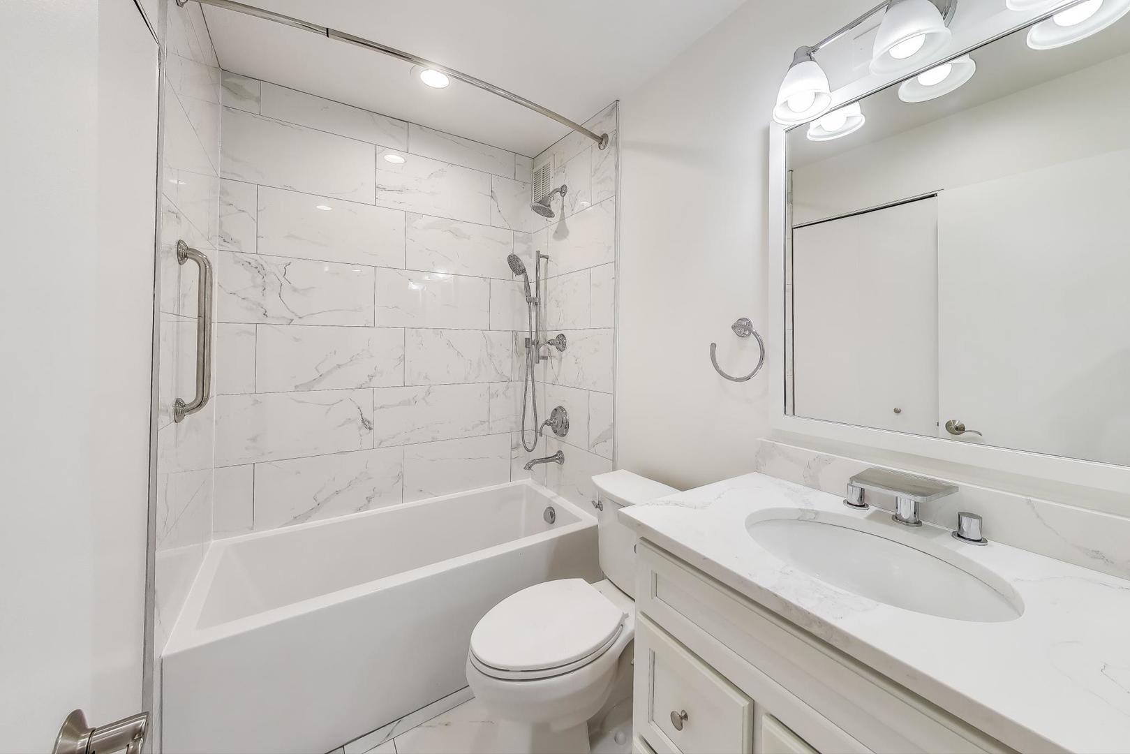 2045 N LARRABEE Street #7106, Chicago, IL 60614