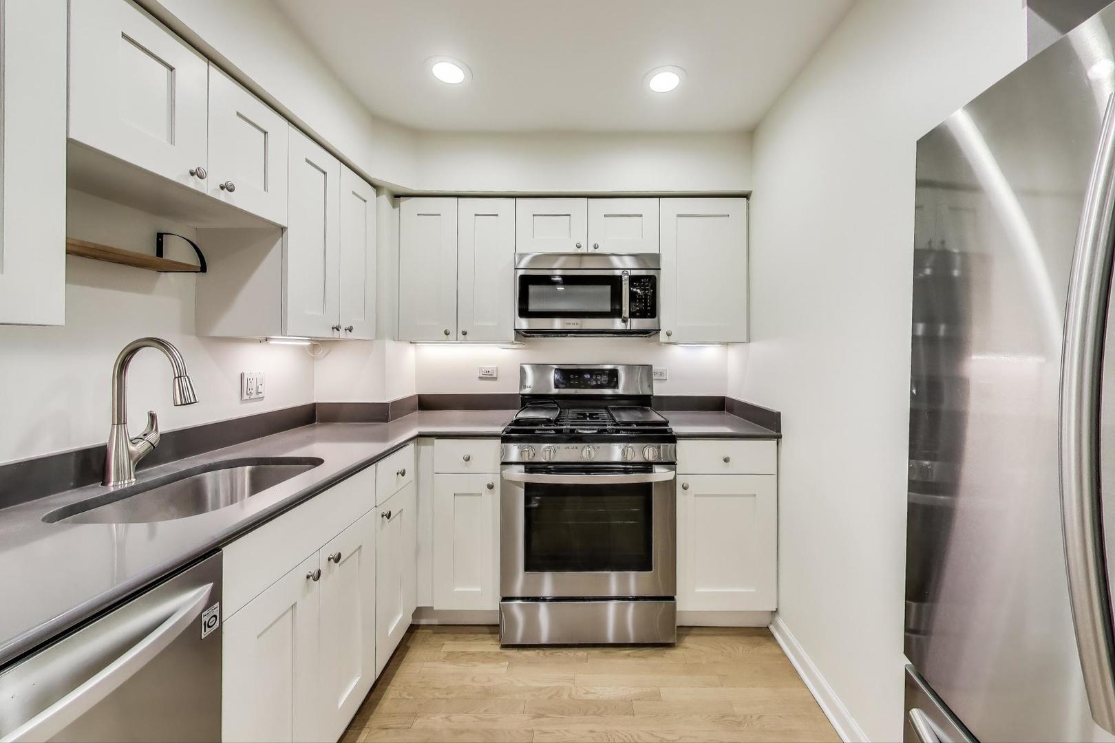 2045 N LARRABEE Street #7106, Chicago, IL 60614