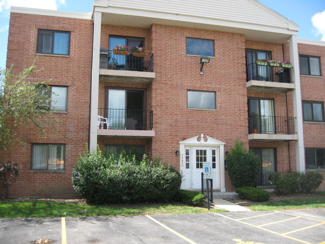 5403 Chateau Drive #1, Rolling Meadows, IL 60008