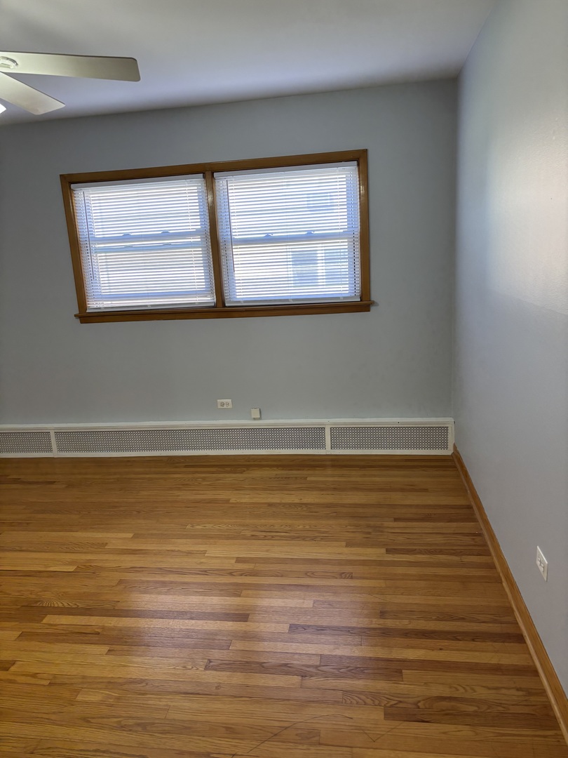 16W750 57 Street #1Fl, Clarendon Hills, IL 60514