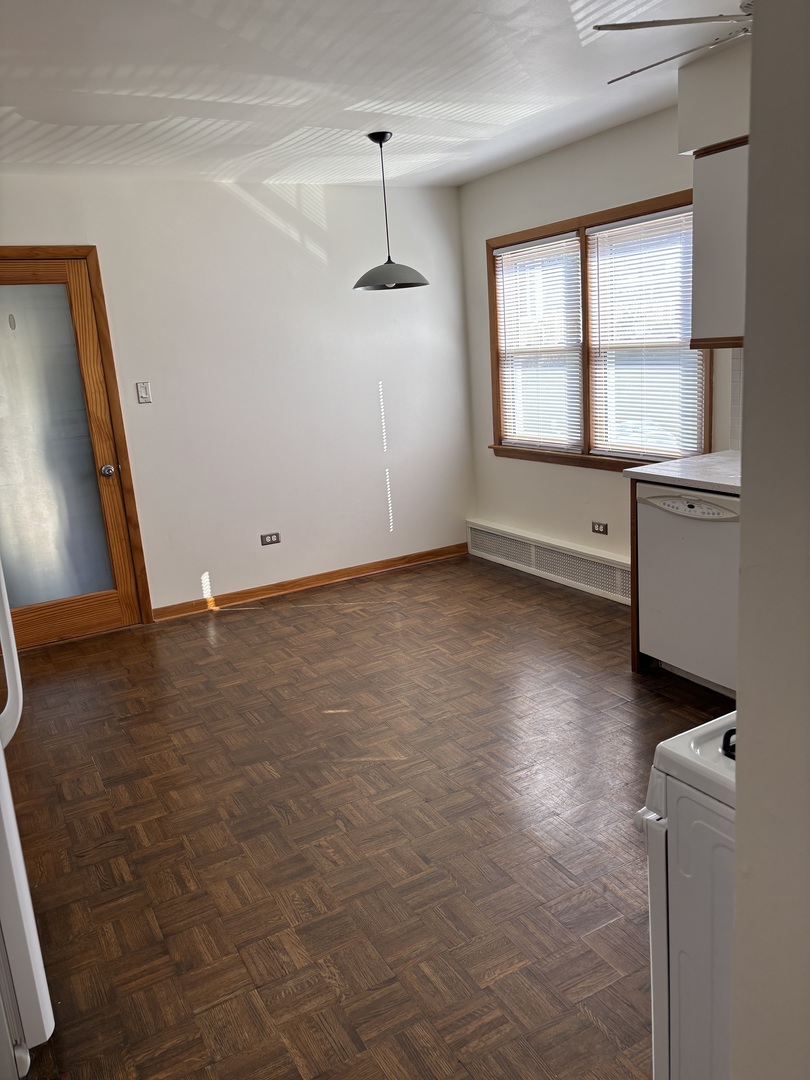 16W750 57 Street #1Fl, Clarendon Hills, IL 60514