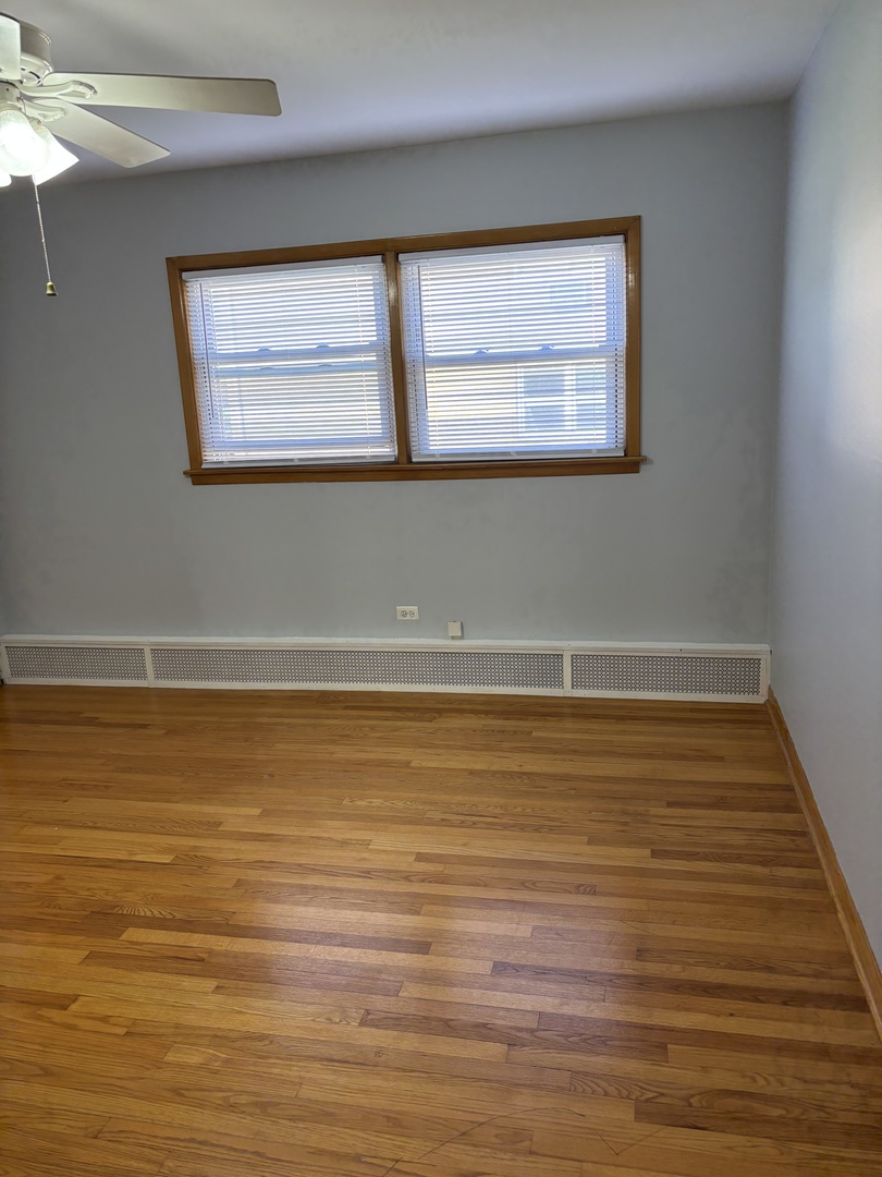 16W750 57 Street #1Fl, Clarendon Hills, IL 60514