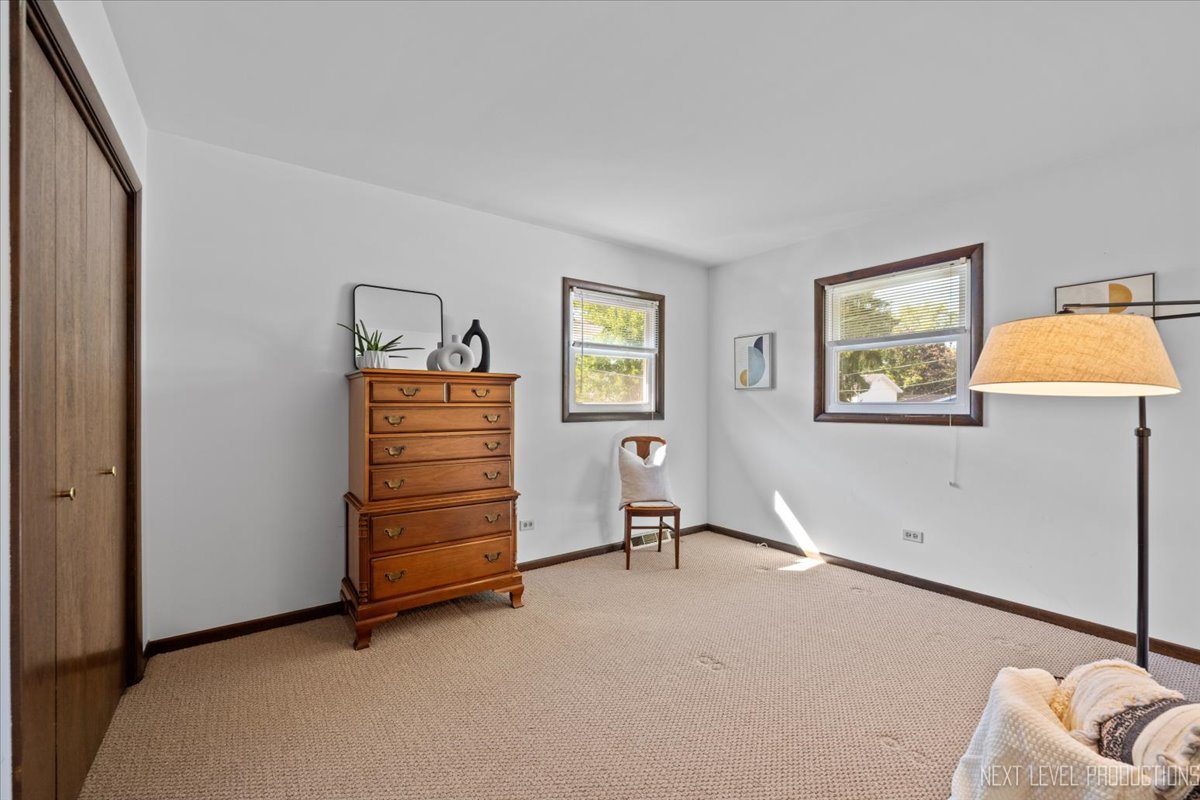 1103 Dawes Avenue, Wheaton, IL 60189