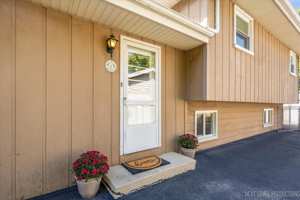 1103 Dawes Avenue, Wheaton, IL 60189